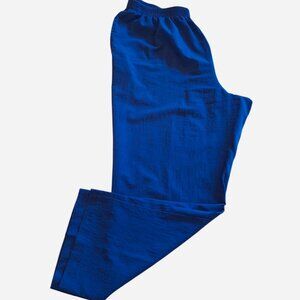 Women's XL petite navy blue lightweight pull-on capris with pockets.